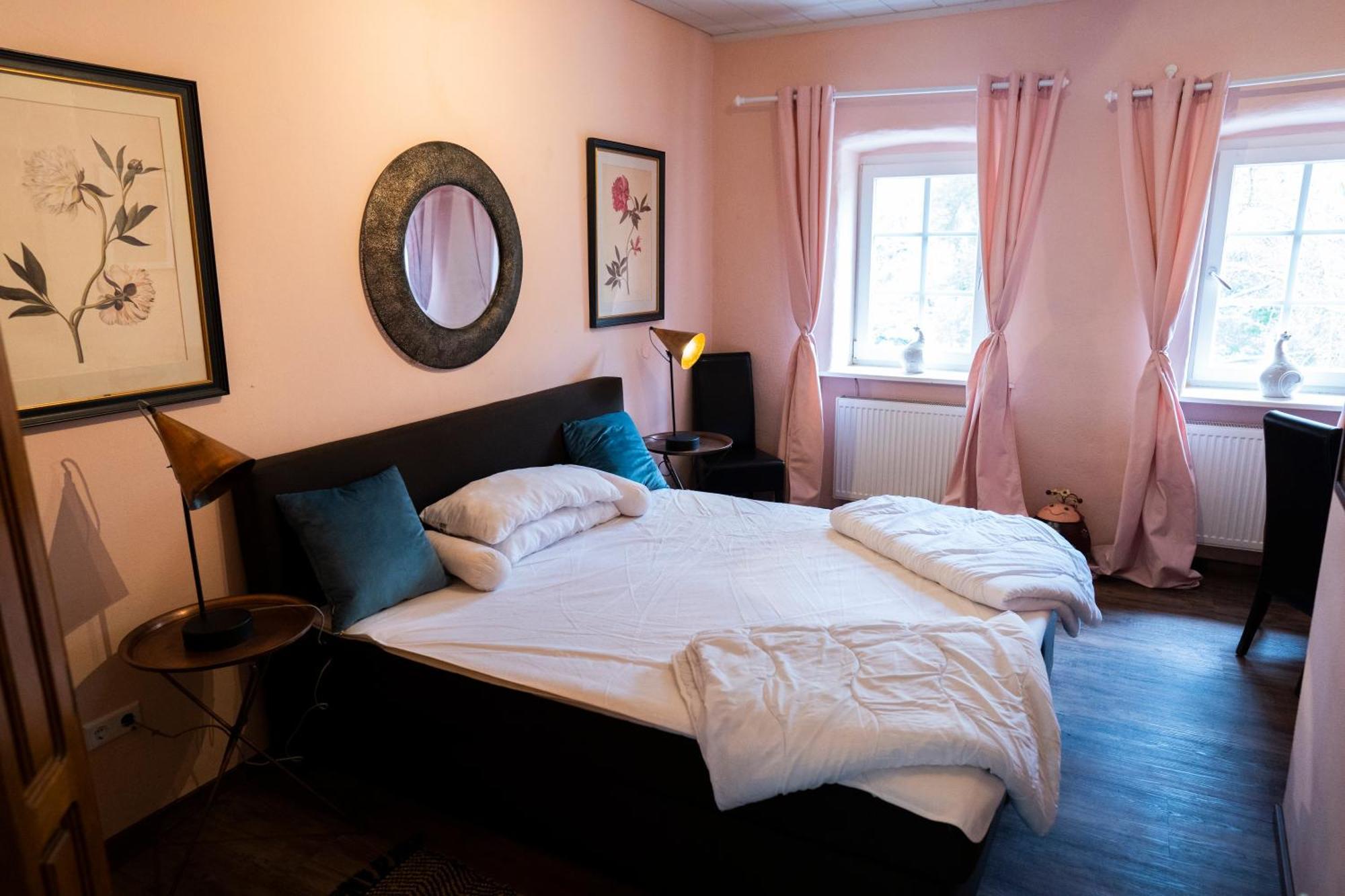 Hotel Und Restaurant Halbinsel Blieskastel Buitenkant foto